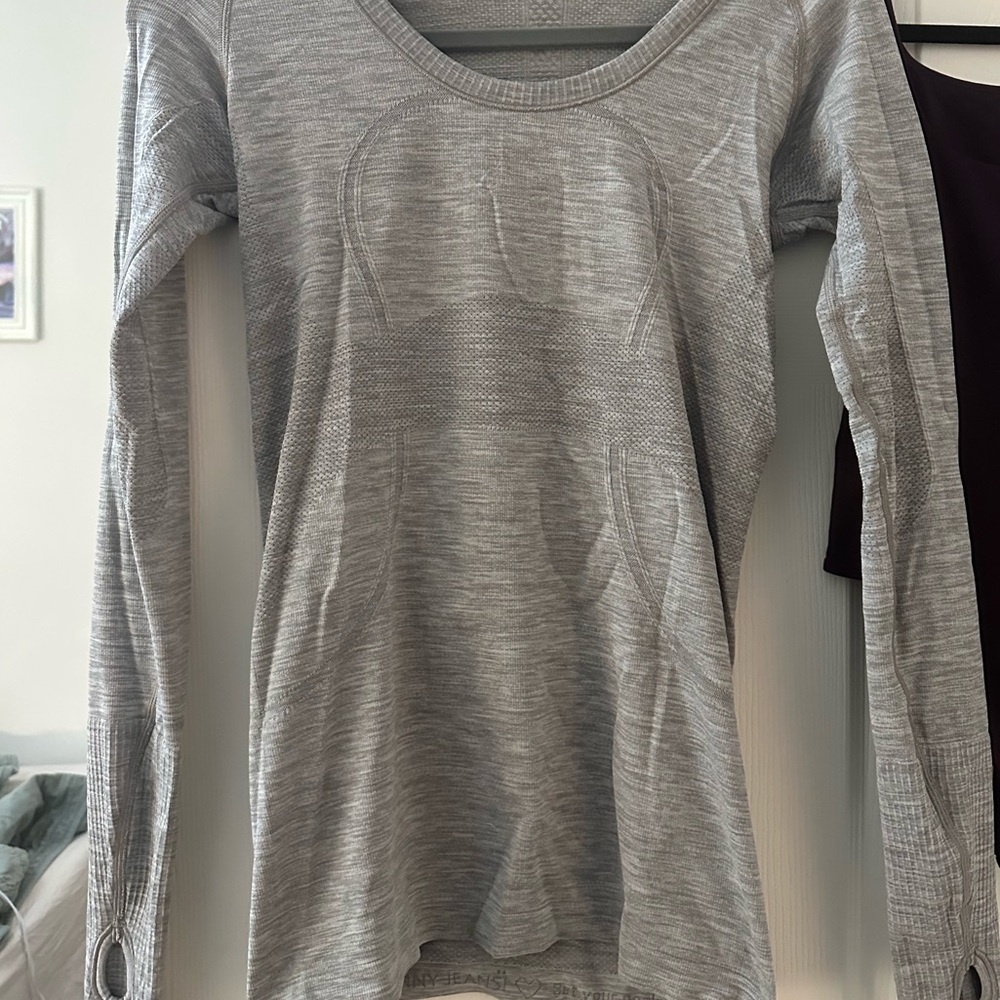 Lululemon Run Swiftly Tech Long Sleeve in Grey – size 4